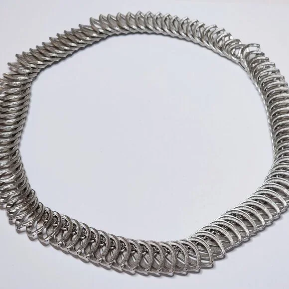 Vintage Statement Necklace Silver Tone Textured Fishbone Style Choker 22" - Picture 6 of 6